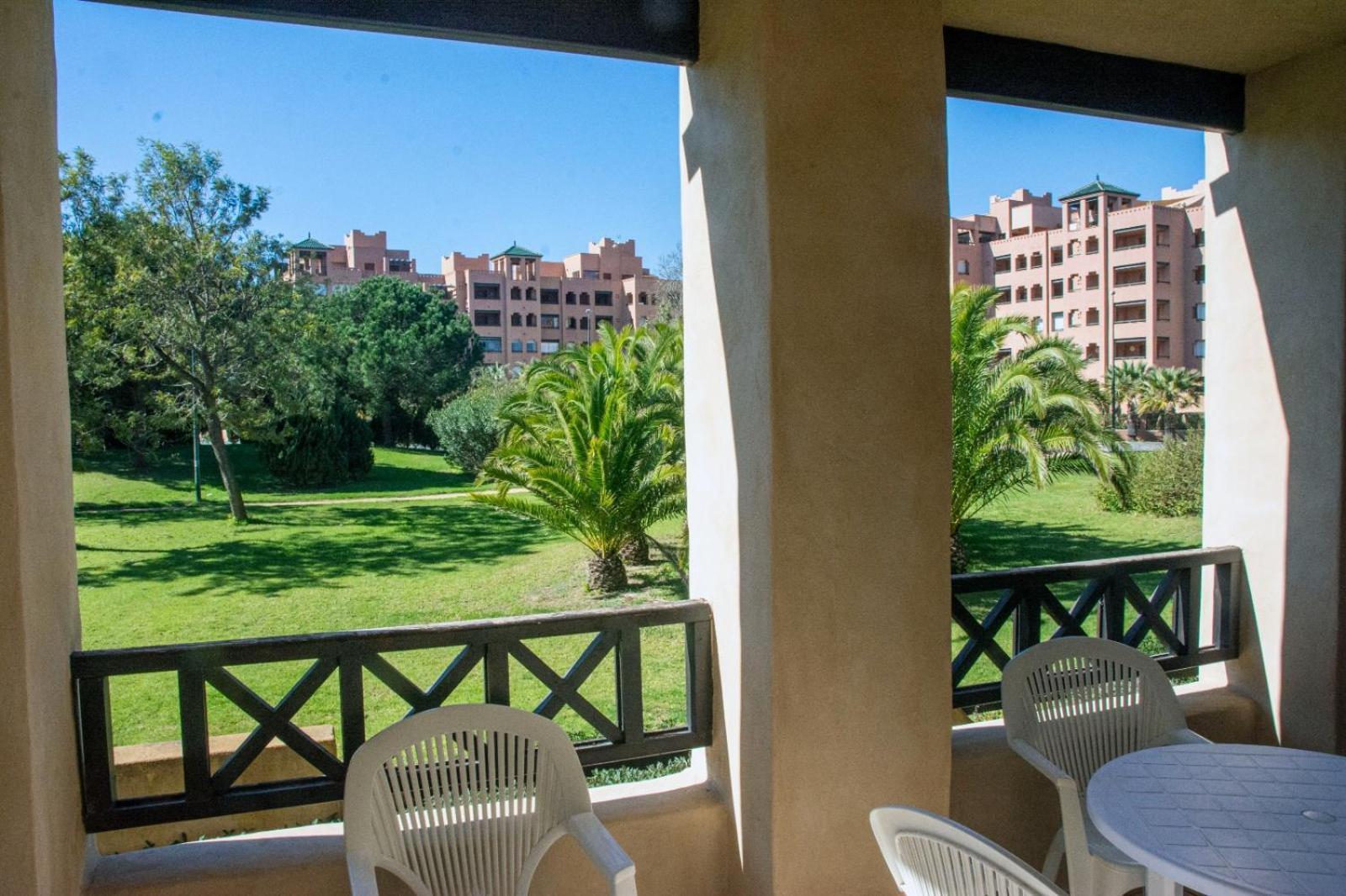 Vista Jardin En Urb. Jardines De Isla Canela. Bagian luar foto